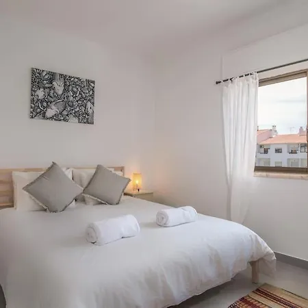 Location, Space, Peaceful & Stylish! Apartamento