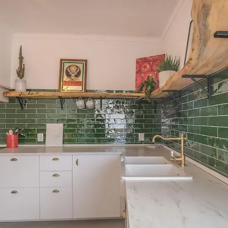 Location, Space, Peaceful & Stylish! Апартаменты